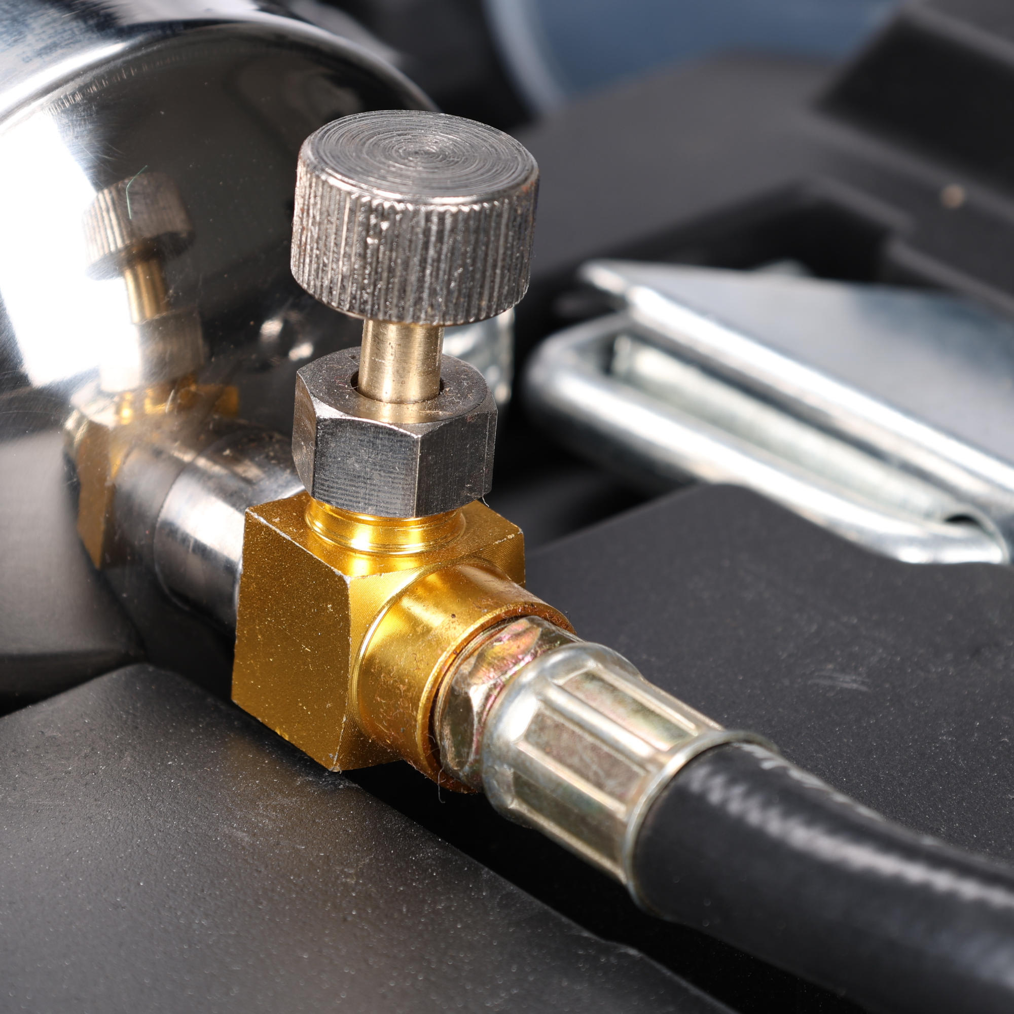 SIXTOL SX1503 Sada na čištění vstřikovačů benzínových motorů MECHANIC ENGINE CLEANER 1