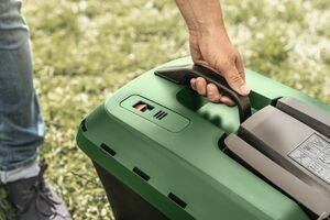 Sekačka na trávu Bosch UniversalRotak 450, 06008B9000