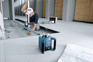 Rotační laser Bosch GRL 300 HV + přijímač, měřící lať Professional, 061599403Y