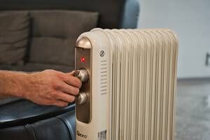 Olejový ohřívač s regulací a termostatem 11 žeber 2500W B14 GEKO
