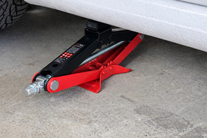 Nůžkový zvedák s ráčnou SX SCISSOR JACK 2,5T SIXTOL