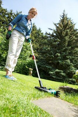 Akumulátorové nůžky na trávu Bosch Isio + teleskop. násada, 0600833105