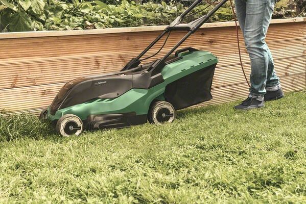 Sekačka na trávu Bosch UniversalRotak 450, 06008B9000