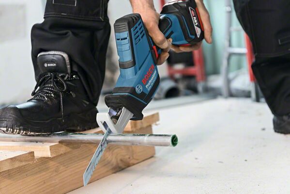 Aku pila ocaska Bosch GSA 18 V-LI C Professional - bez baterie, L-BOXX, 06016A5001