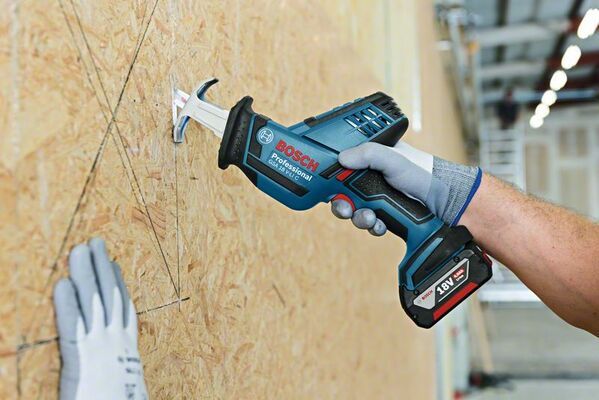 Aku pila ocaska Bosch GSA 18 V-LI C Professional - bez baterie, L-BOXX, 06016A5001