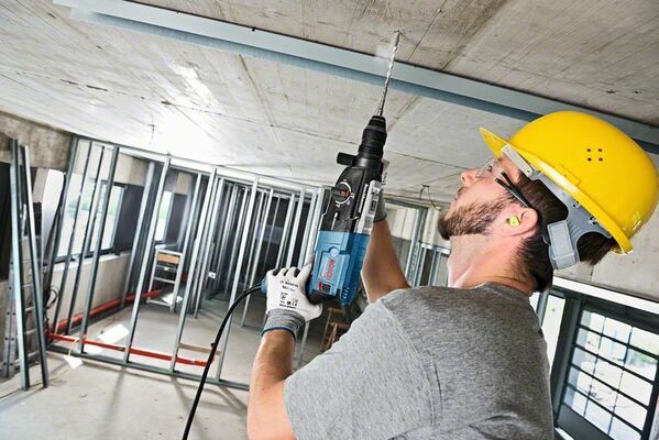Vrtací kladivo Bosch GBH 2-28 F Professional, SDS-plus, L-BOXX, odsávání, 0611267603