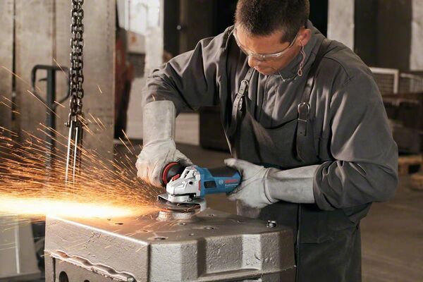 Malá úhlová bruska Bosch GWS 17-125 CIE Professional, 1.700 W, 060179H002