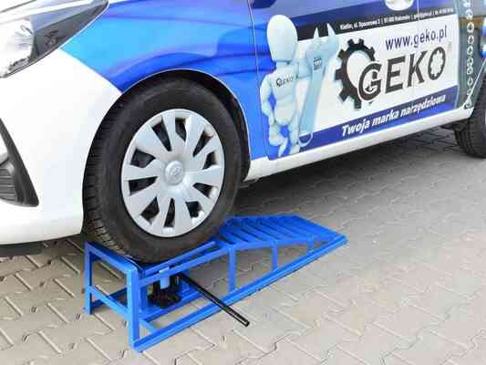 Nájezdová rampa s hydraulickým zvedákem 2t, 1ks GEKO