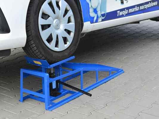 Nájezdová rampa s hydraulickým zvedákem 2t, 1ks GEKO