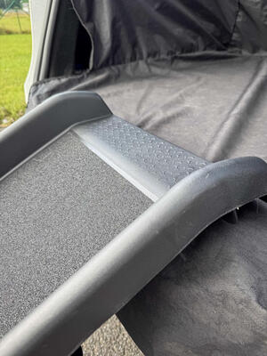 Nástupní rampa pro psy do auta CAR DOG RAMP 1, 155x39cm, skládací SIXTOL