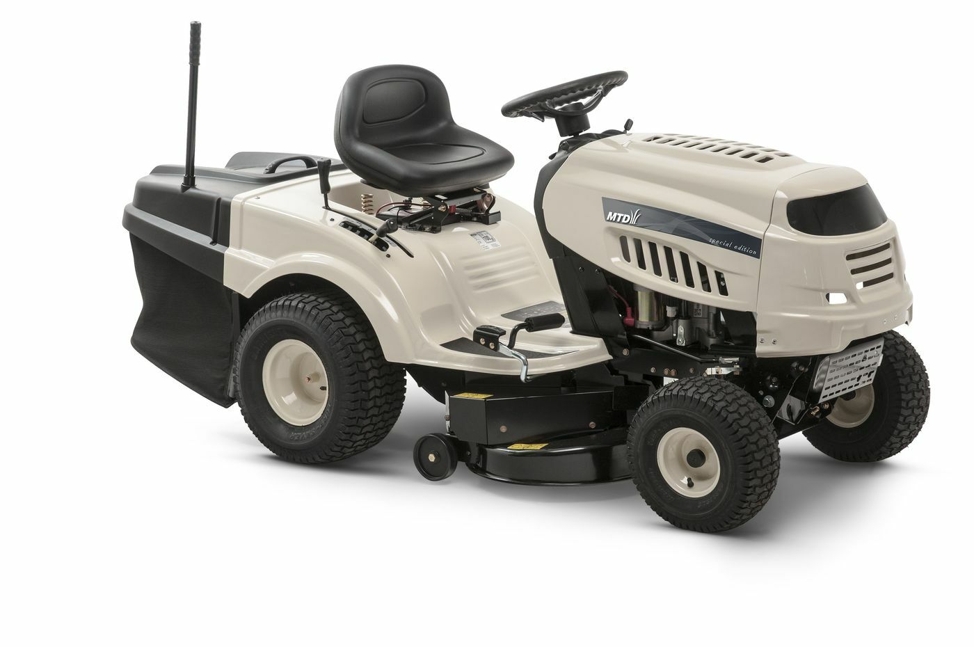 DL 92 H - TRAVNÍ TRAKTOR SE ZADNÍM VÝHOZEM A HYDROSTATICKOU PŘEVODOVKOU