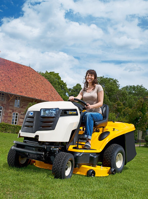 CC 1019 HN - TRAVNÍ TRAKTOR SE ZADNÍM VÝHOZEM